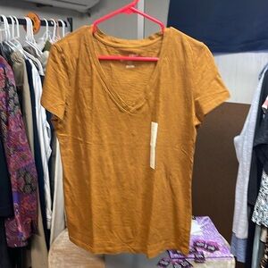 NWT Universal Thread Top